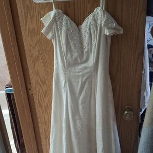 Elegant Cream Lace Dress